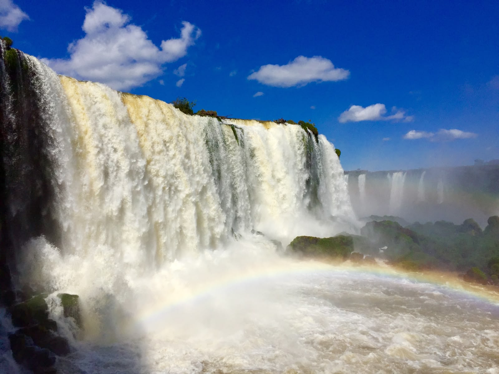 Grande queda-d’água das Cataratas do Iguaçu