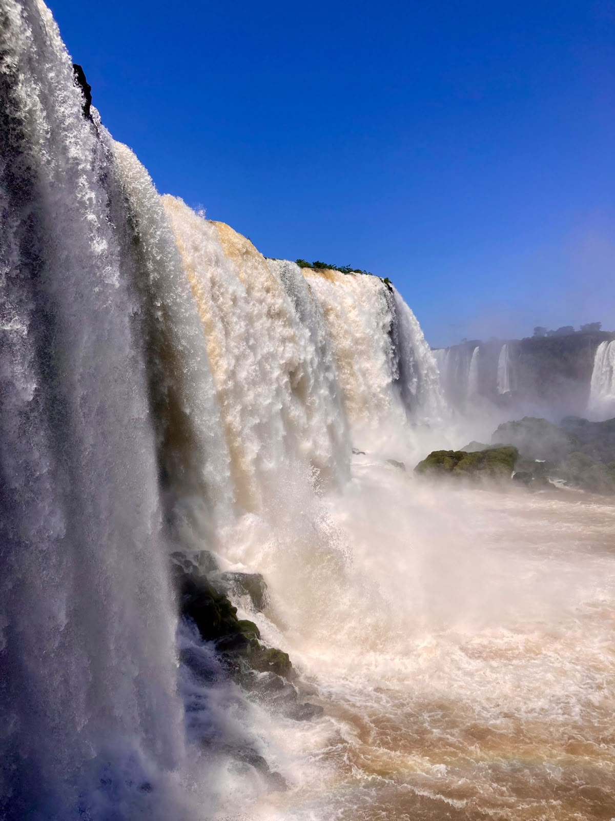 Vista vertical de uma queda das Cataratas