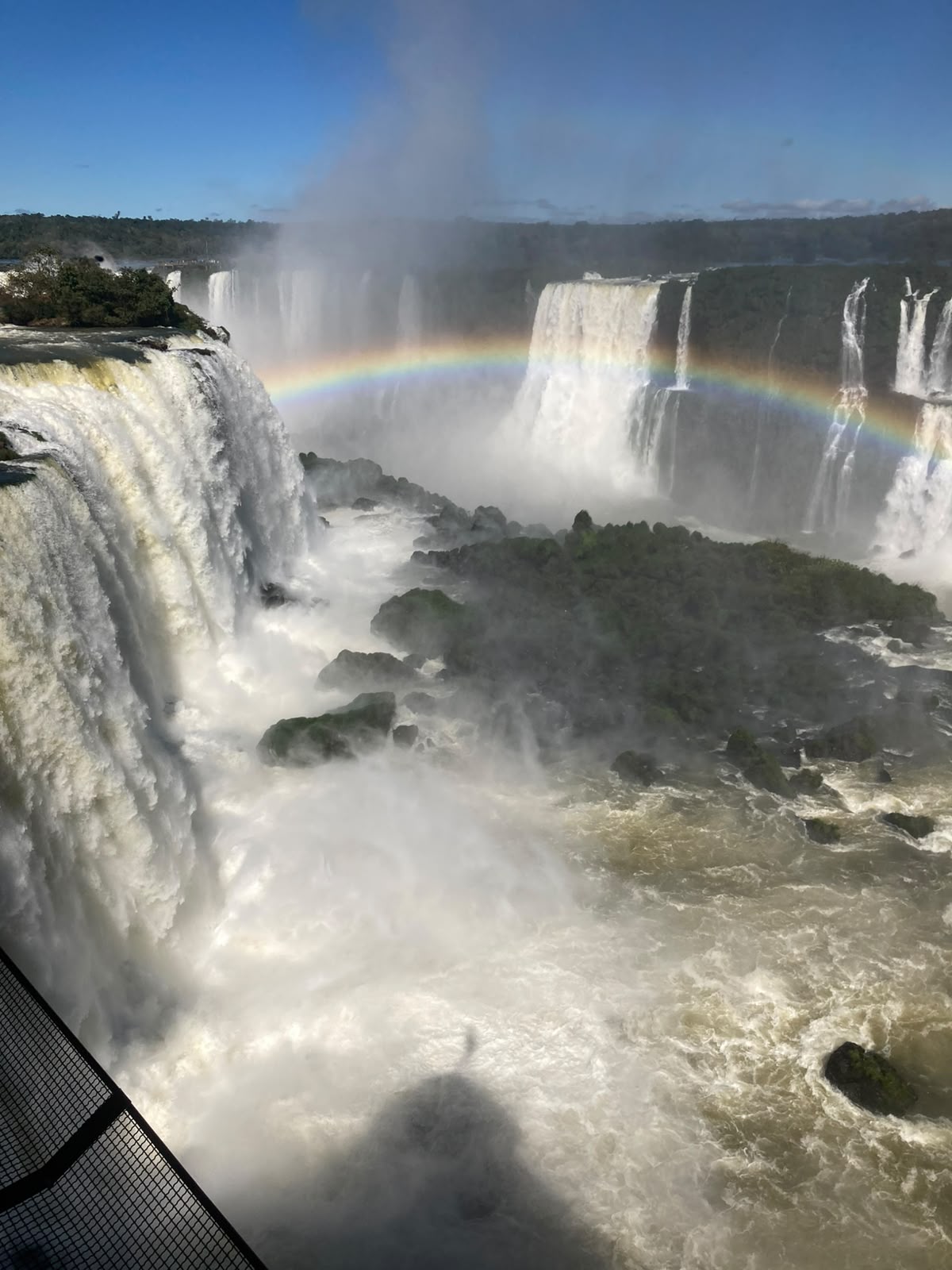 Quedas e névoa das Cataratas vistas de perto